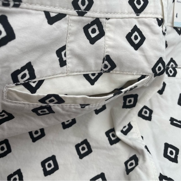 Black and White Shorts Old Navy Size 4 NWT Diamond Pattern - Picture 3 of 9